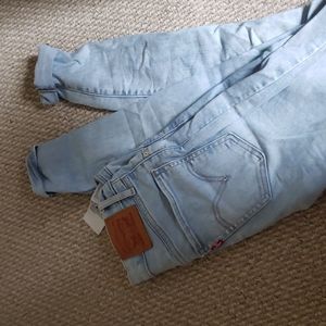 Levis light wash skinny jeans high waisted